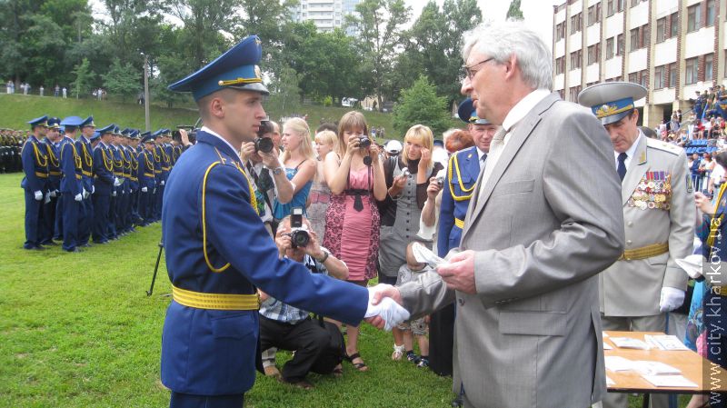 Михайло Фатєєв привітав випускників Харківського університету Повітряних Сил ім. Івана Кожедуба