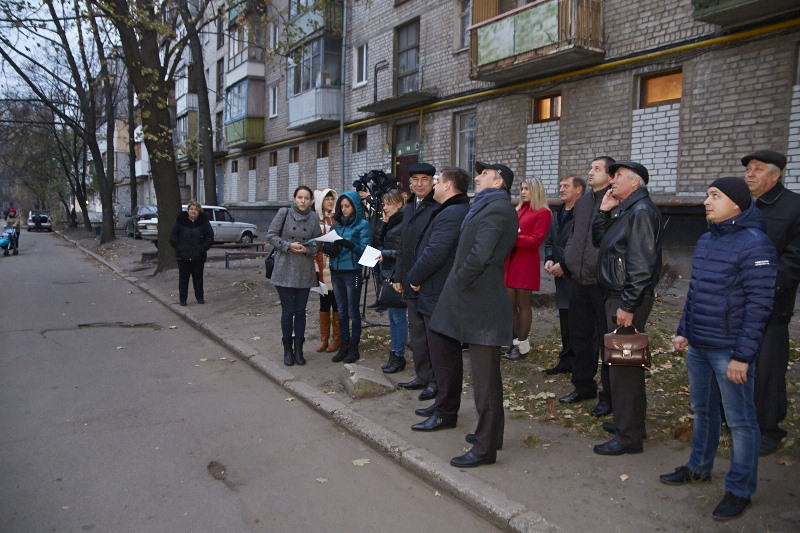 На проспектах Героїв Сталінграда та Маршала Жукова стало світліше