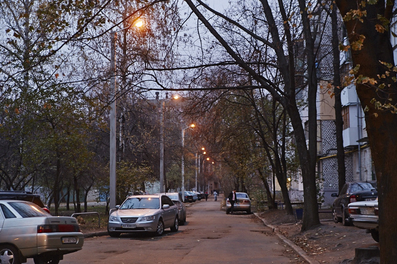 На проспектах Героїв Сталінграда та Маршала Жукова стало світліше