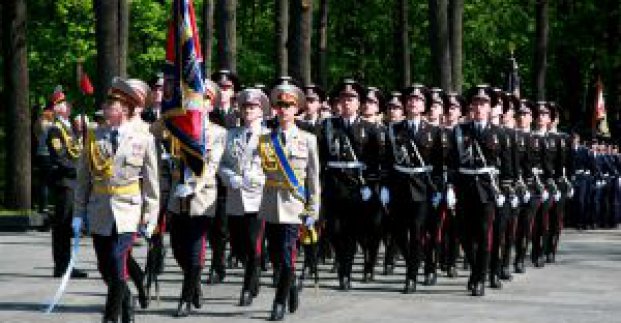 На Меморіалі Слави відбувся урочистий випуск офіцерів Академії внутрішніх військ МВС України