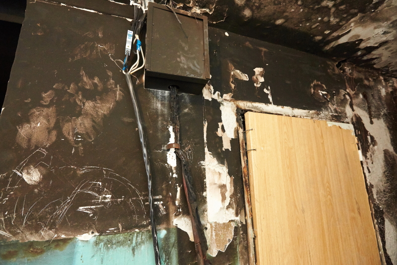 Місто відновило електропостачання в постраждалому від пожежі гуртожитку