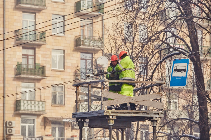 На вулиці Сумській оновили тролейбусну контактну мережу