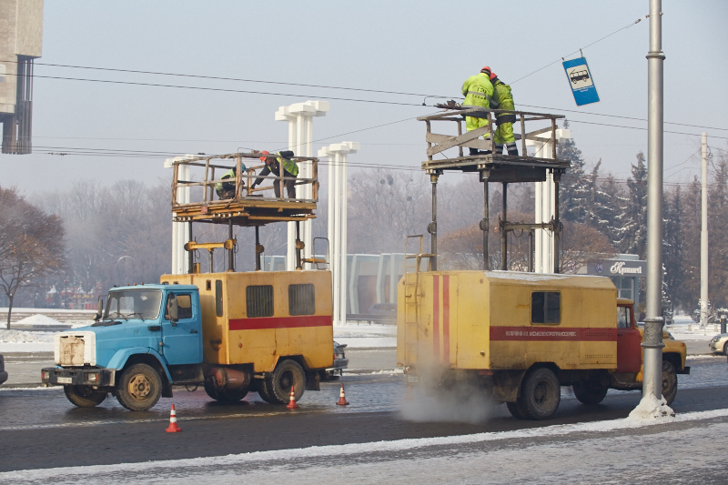 На вулиці Сумській оновили тролейбусну контактну мережу