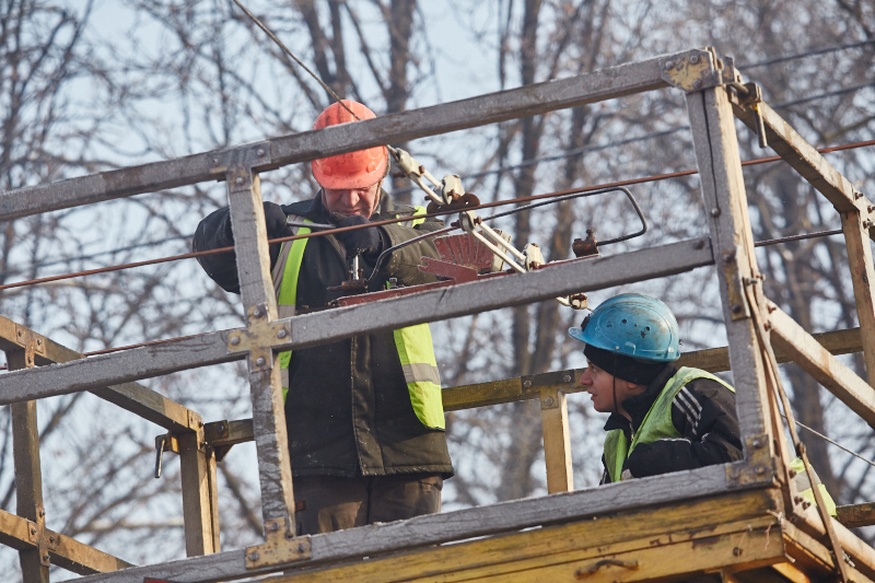На вулиці Сумській оновили тролейбусну контактну мережу