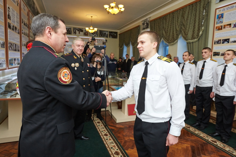 Харківські рятувальники отримали звання лейтенанта