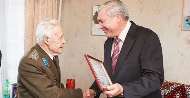 Ветеран війни Андрій Пивоваров відзначає своє 90-річчя