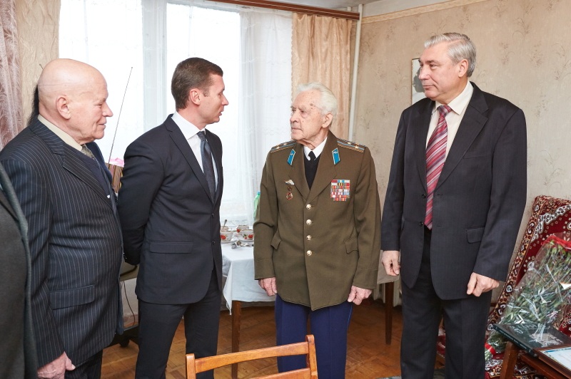 Ветеран війни Андрій Пивоваров відзначає своє 90-річчя
