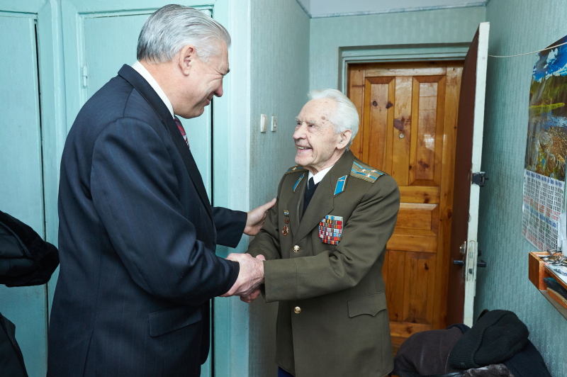 Ветеран війни Андрій Пивоваров відзначає своє 90-річчя