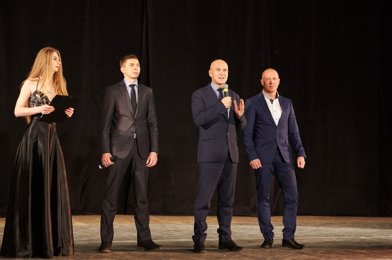 Вихованці міських клубів за місцем проживання виступили з новорічним концертом