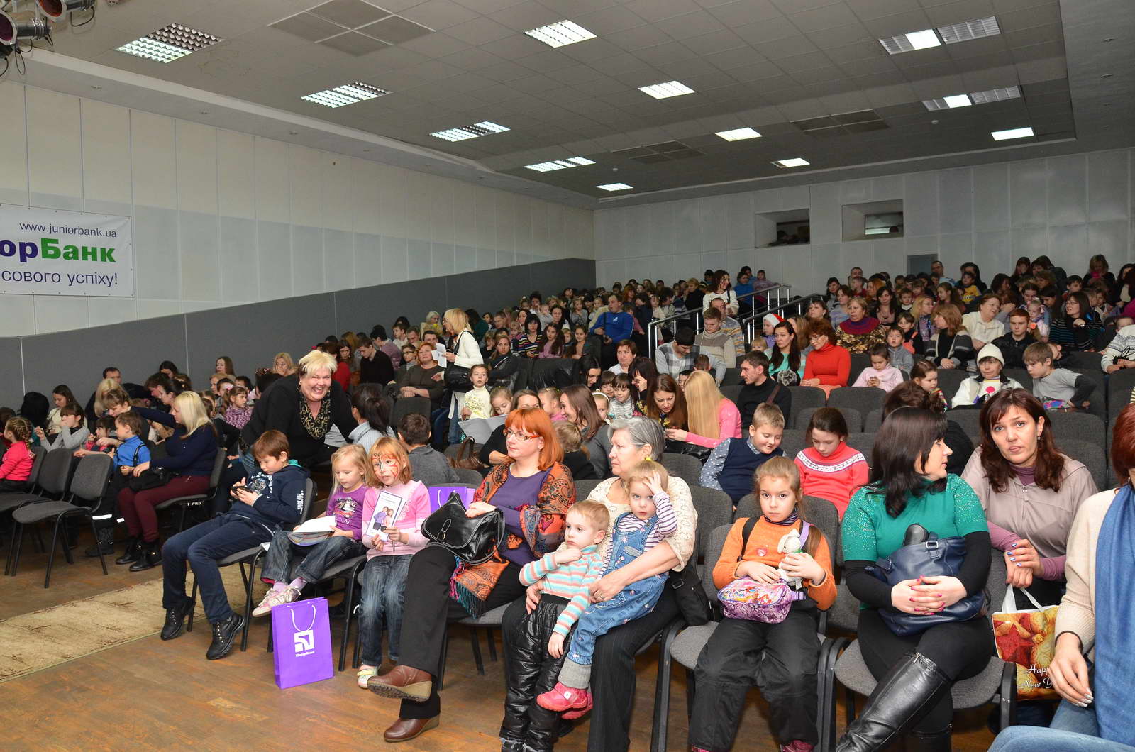 У Харкові для дітей військовослужбовців провели новорічні вистави