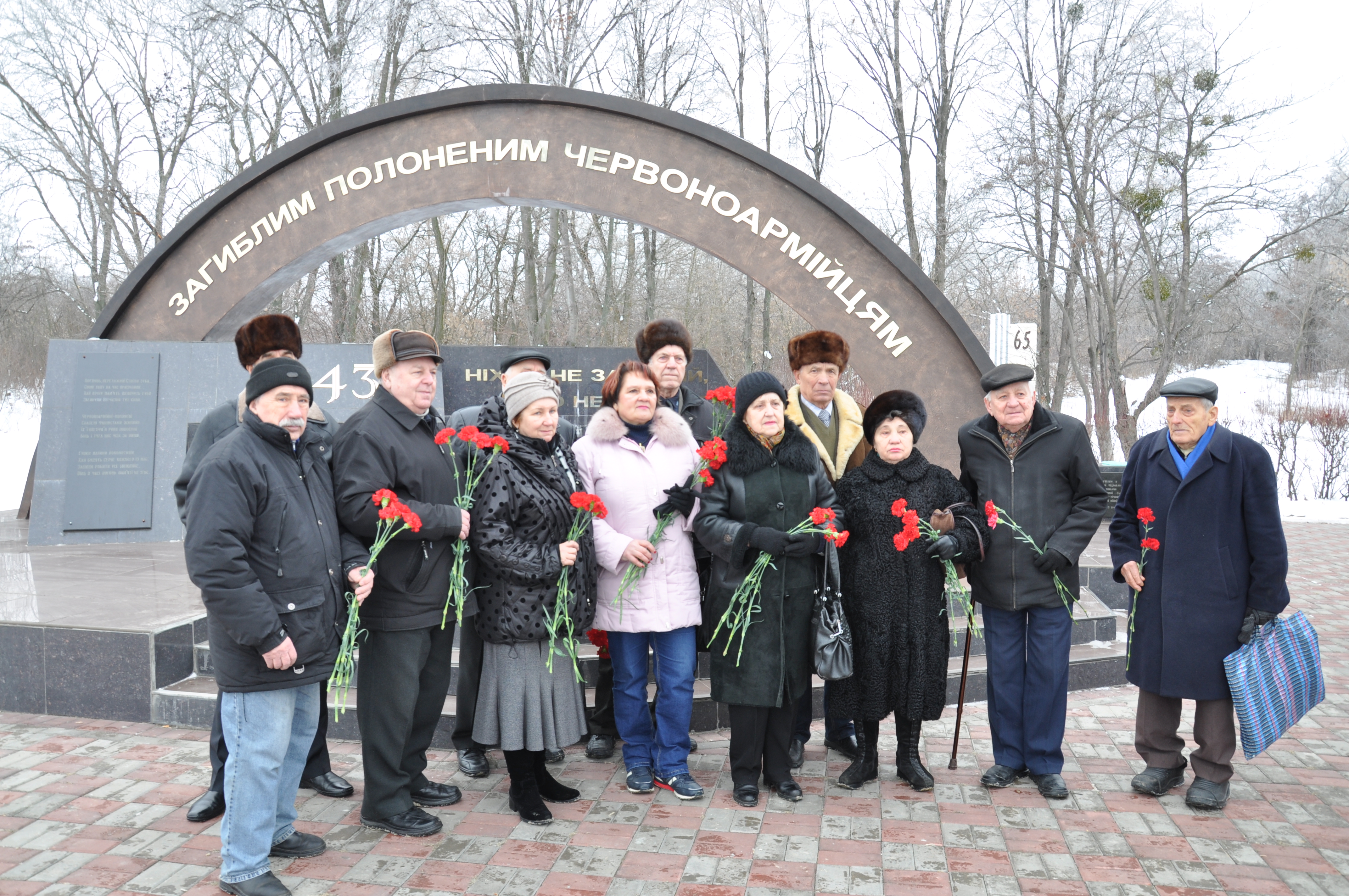 До пам'ятника загиблим червоноармійцям у Пилипівці поклали квіти