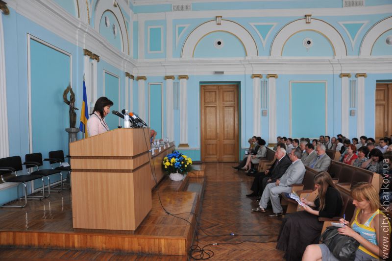 У Харкові проходить всеукраїнська конференція, присвячена 15-річчю Конституції України