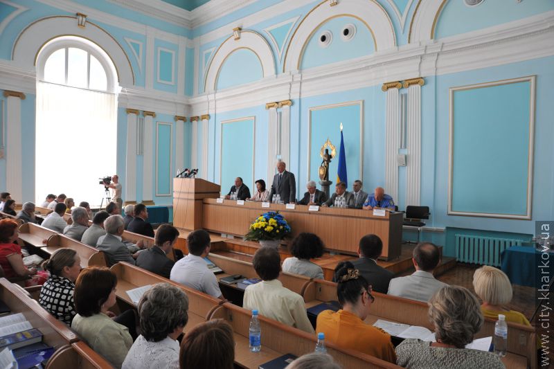 У Харкові проходить всеукраїнська конференція, присвячена 15-річчю Конституції України