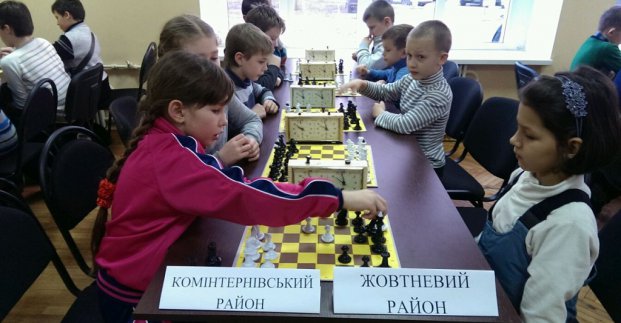 У міському турнірі з шахів змагалися понад 100 вихованців клубів за місцем проживання