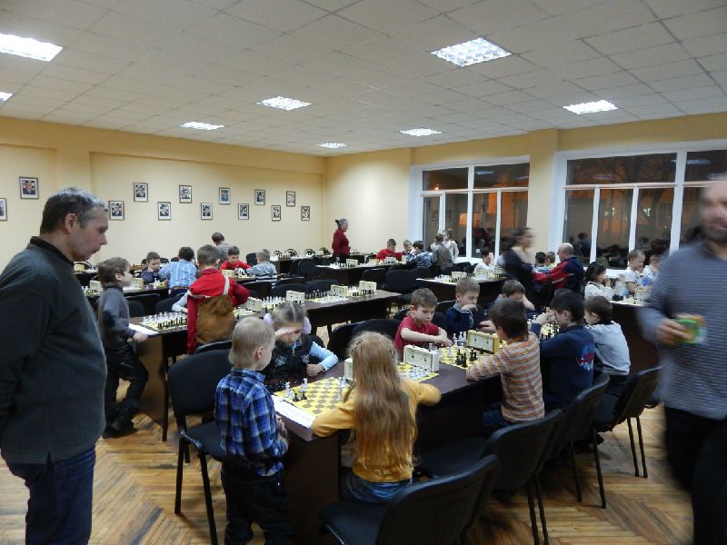 У міському турнірі з шахів змагалися понад 100 вихованців клубів за місцем проживання