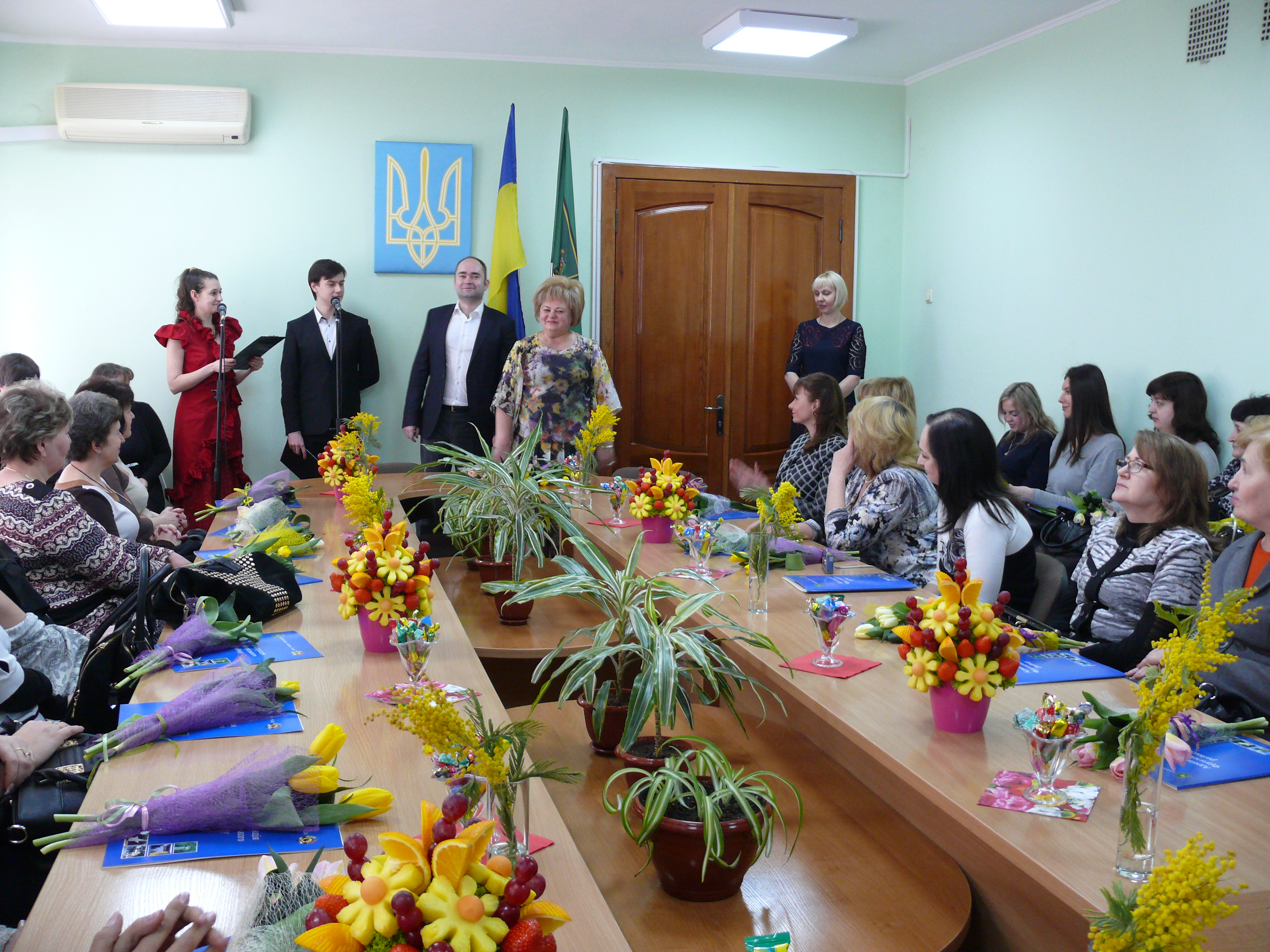 У районах міста відзначили Міжнародний жіночий день