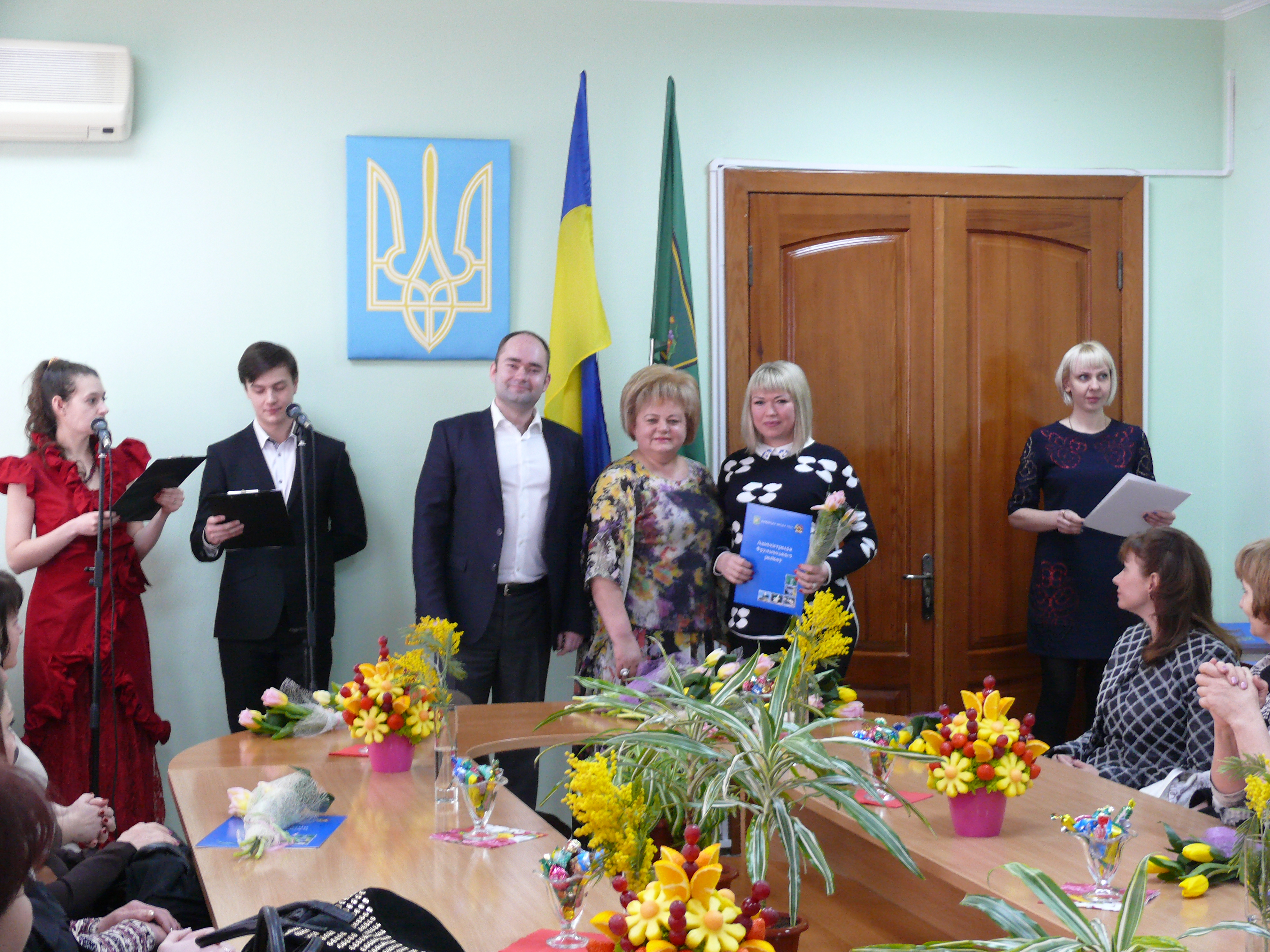 У районах міста відзначили Міжнародний жіночий день