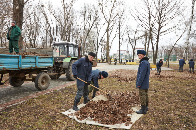 130 курсантів Академії Національної гвардії вийшли на суботник