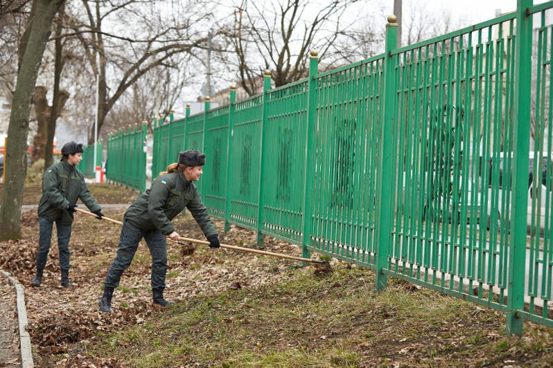 130 курсантів Академії Національної гвардії вийшли на суботник