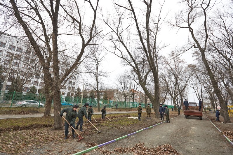 130 курсантів Академії Національної гвардії вийшли на суботник