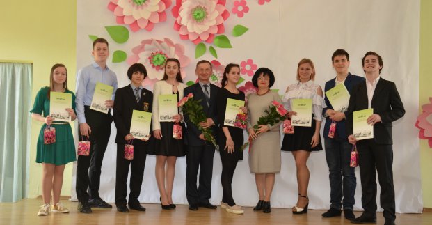 У Київському районі нагородили кращих учнів року