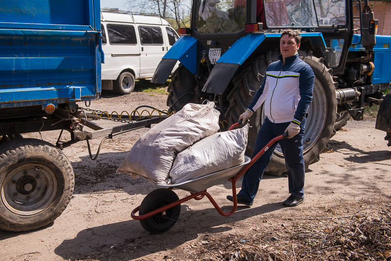 У Харкові проходить загальноміський суботник (оновлено)