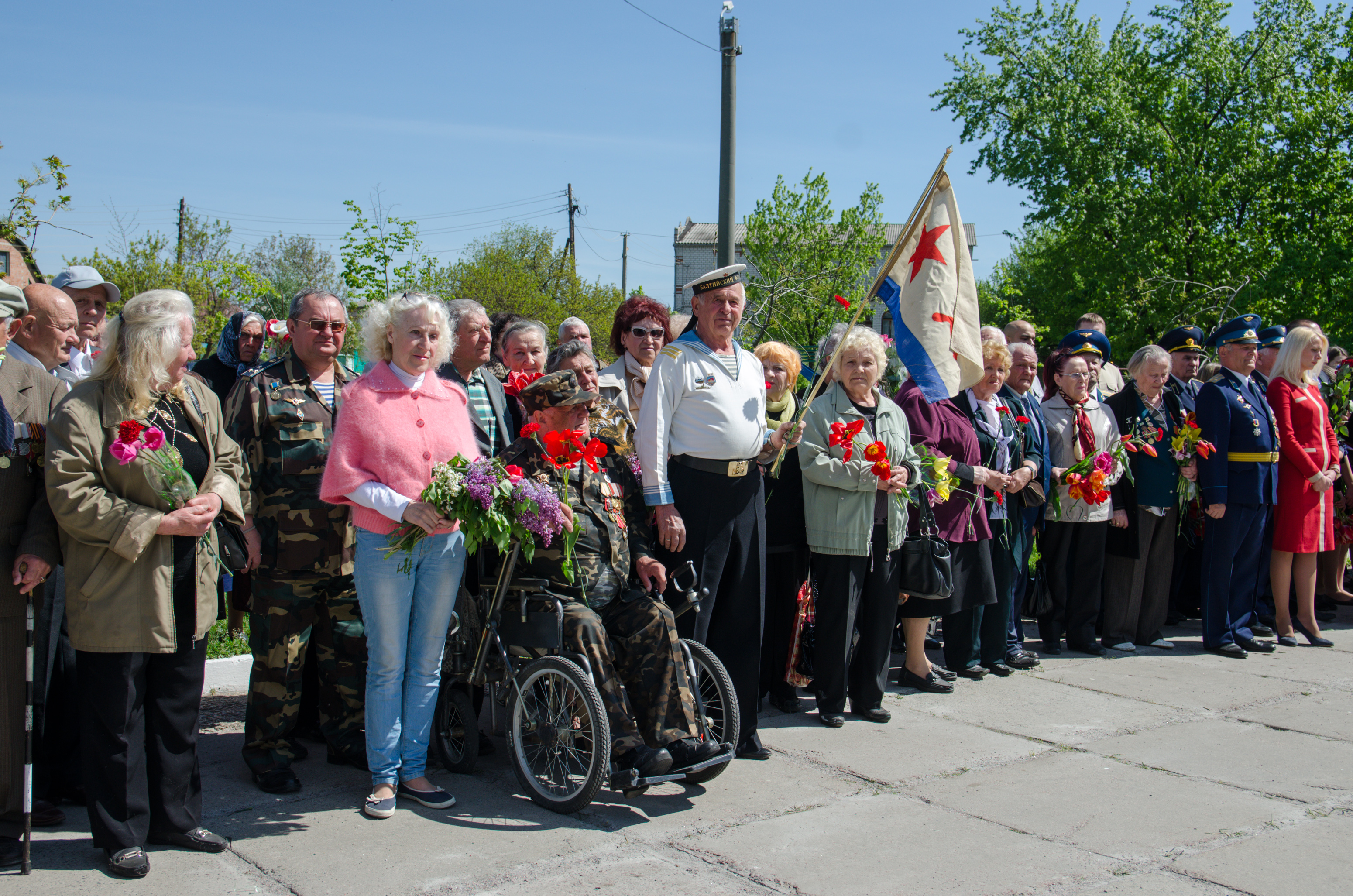 У селищі Жихар поклали квіти до оновленого меморіалу