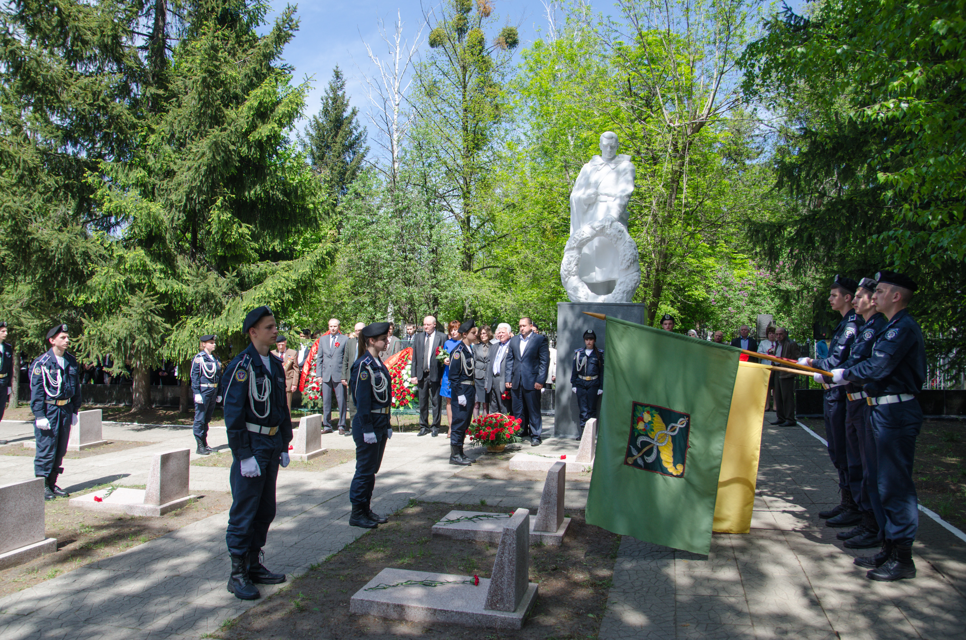У Комінтернівському районі поклали квіти до пам'ятника Невідомому солдату