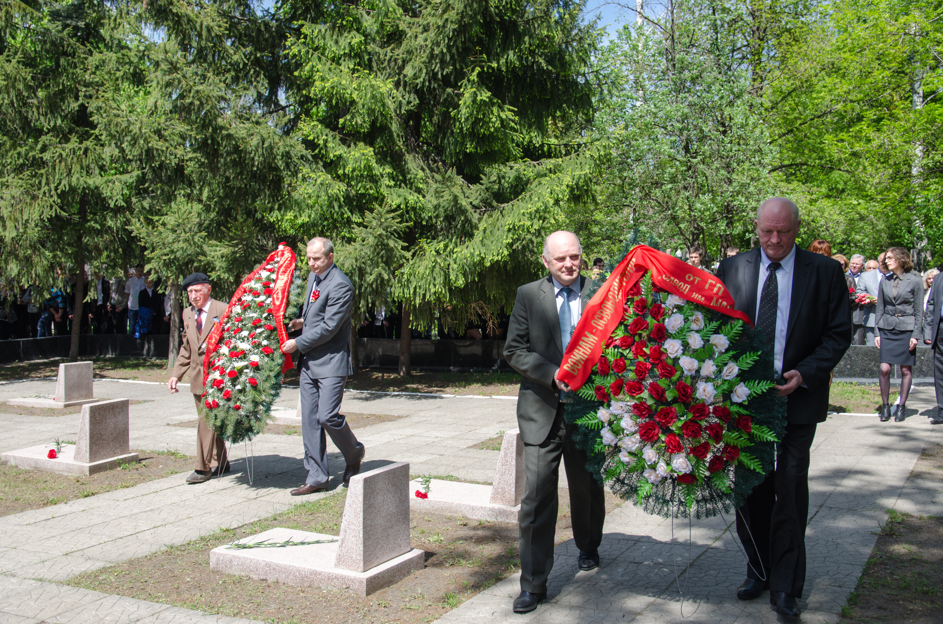 У Комінтернівському районі поклали квіти до пам'ятника Невідомому солдату