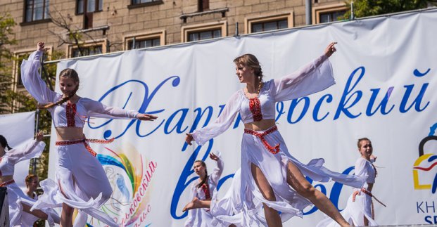 У Харкові проходить перший фестиваль бального танцю під відкритим небом