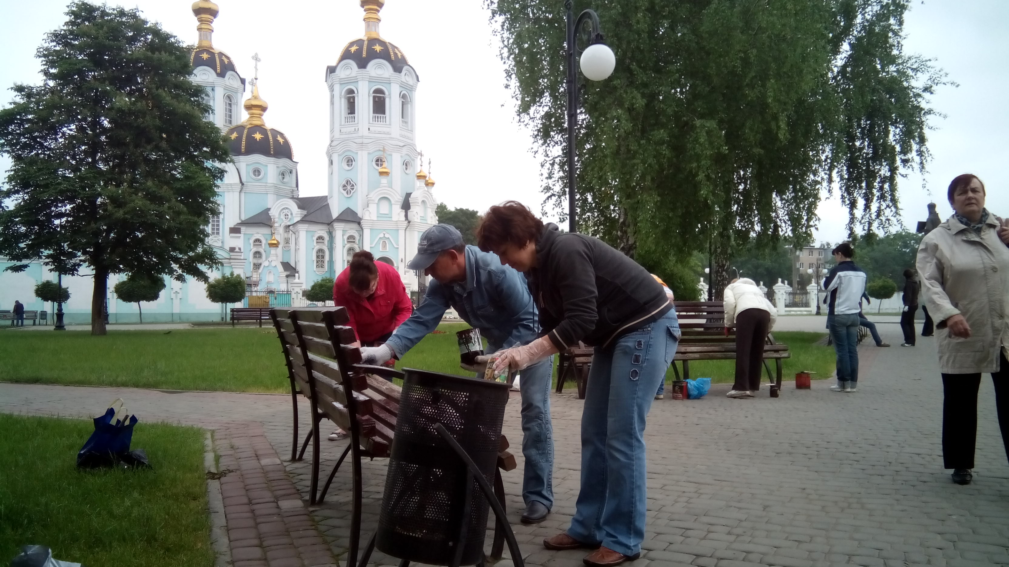 В Орджонікідзевському районі впорядкували Свято-Олександрівську площу