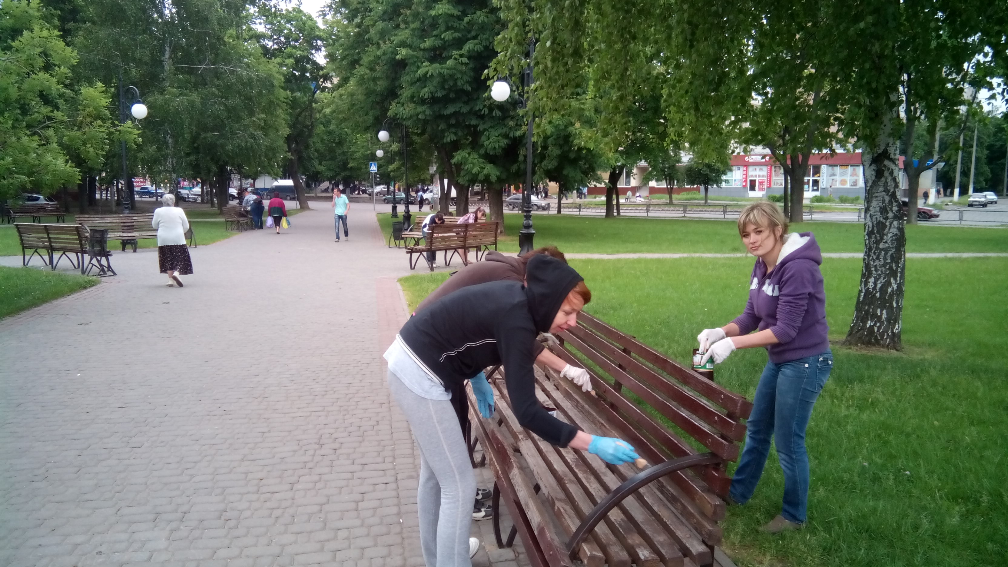 В Орджонікідзевському районі впорядкували Свято-Олександрівську площу