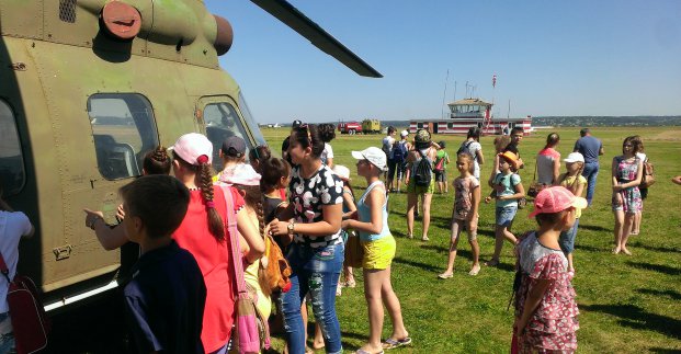 Харківські школярі побували на аеродромі «Коротич»