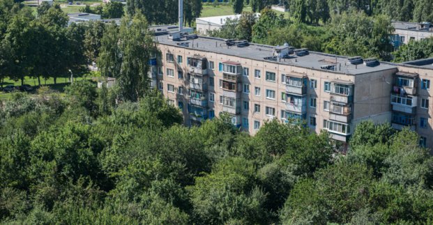 У Харкові ремонтують входи в під'їзди і покрівлю житлових будинків