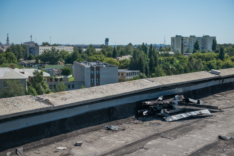 У Харкові ремонтують входи в під'їзди і покрівлю житлових будинків