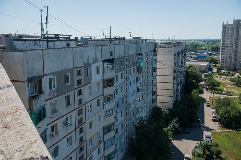 У Харкові ремонтують входи в під'їзди і покрівлю житлових будинків
