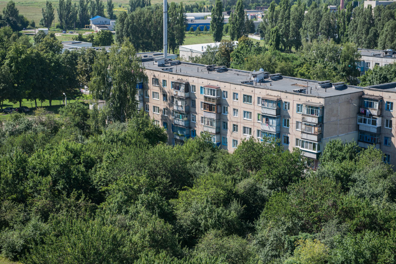 У Харкові ремонтують входи в під'їзди і покрівлю житлових будинків