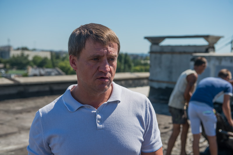 У Харкові ремонтують входи в під'їзди і покрівлю житлових будинків