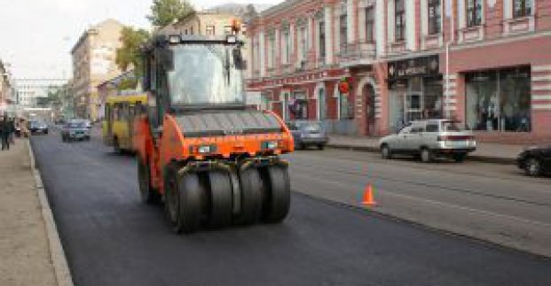 Геннадій Кернес: У місті ремонтуватимуть і реконструюватимуть як основні, так і внутрішньоквартальні дороги
