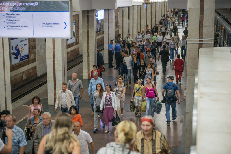Мер Харкова став одним з перших пасажирів нового поїзда метро