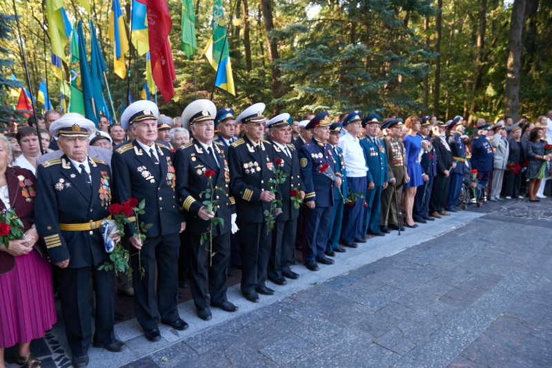 На Меморіалі Слави вшанували пам'ять визволителів Харкова
