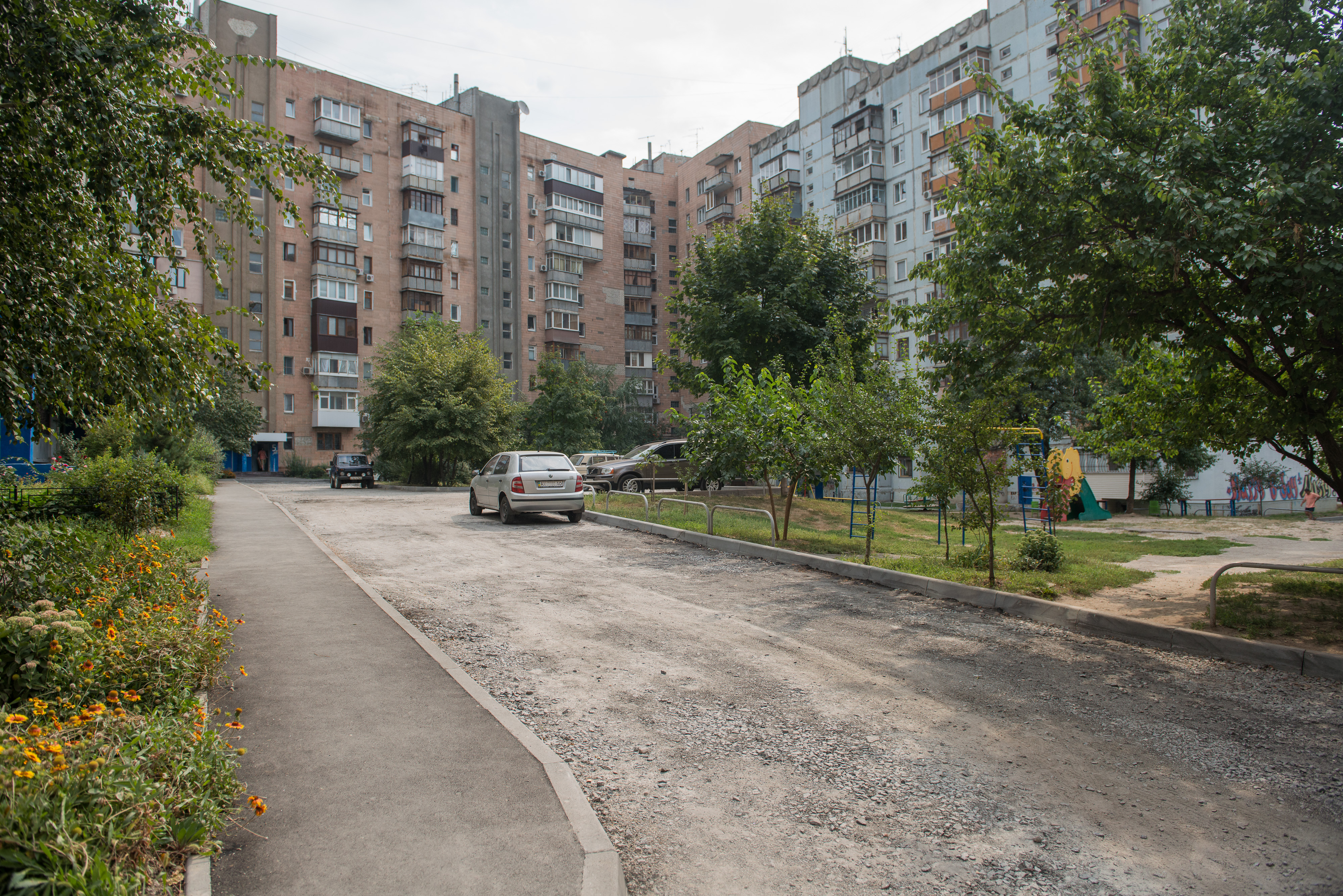 У Ленінському районі внутрішньоквартальні дороги капітально відремонтують у 10-ти дворах