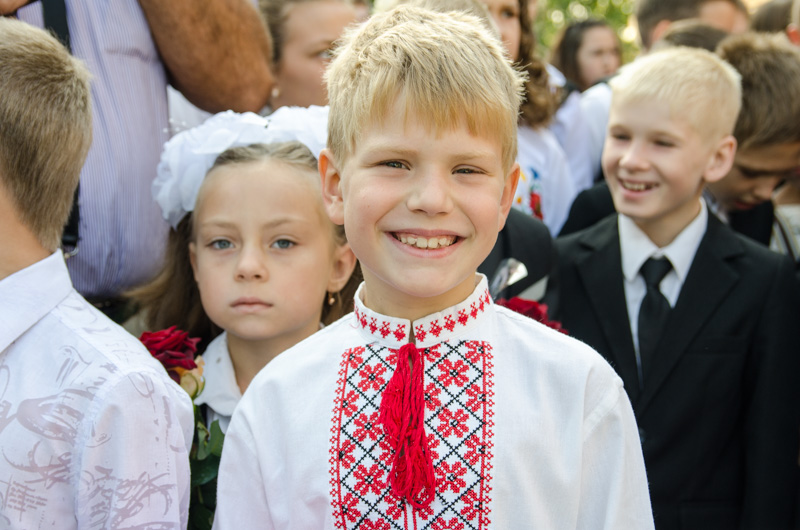 У харківських школах пройшли святкові перші лінійки