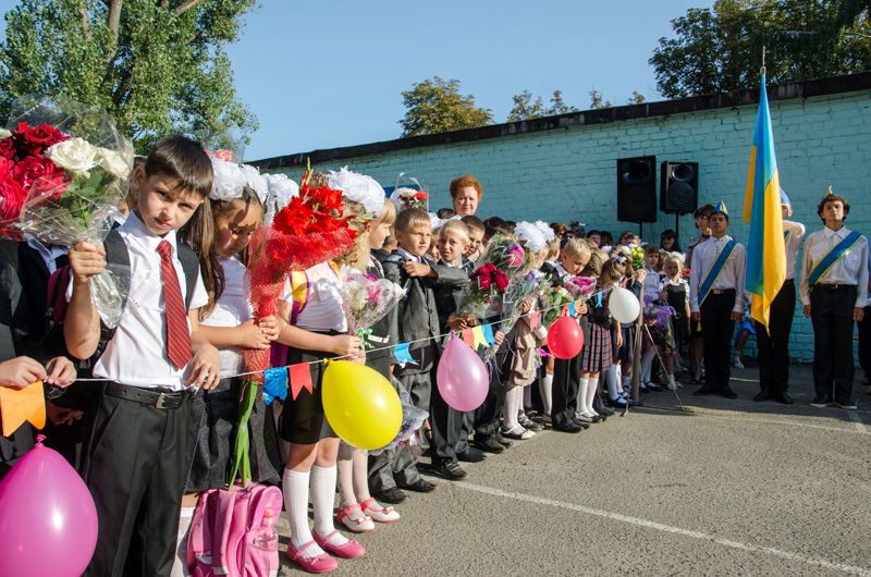 У харківських школах пройшли святкові перші лінійки