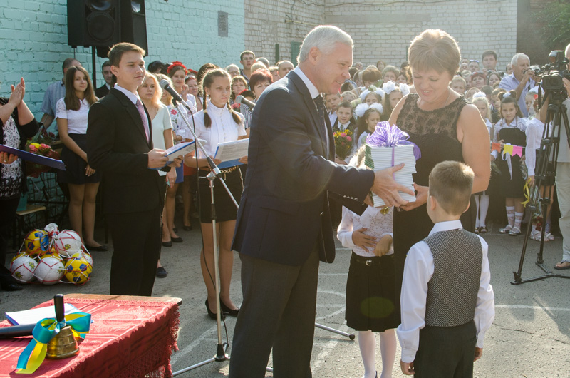 У харківських школах пройшли святкові перші лінійки