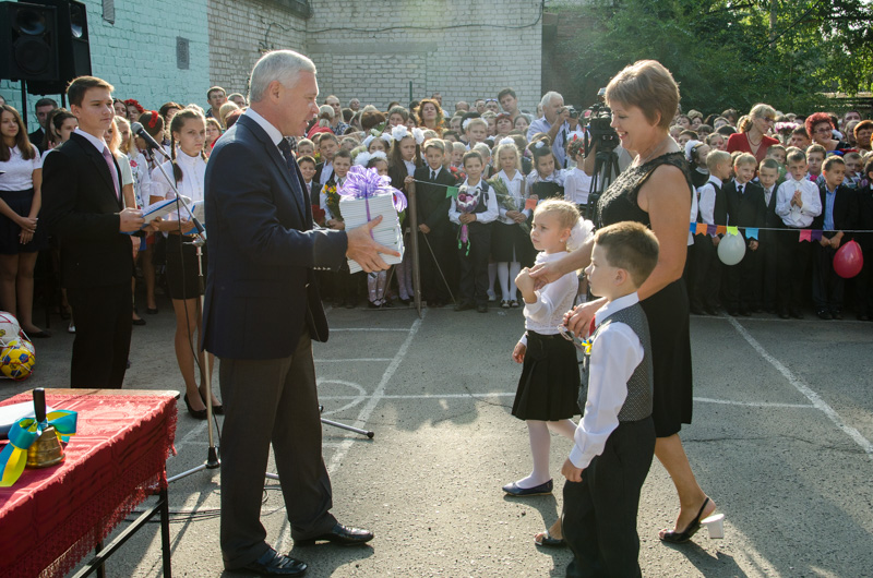 У харківських школах пройшли святкові перші лінійки