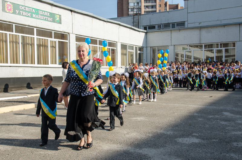 У харківських школах пройшли святкові перші лінійки