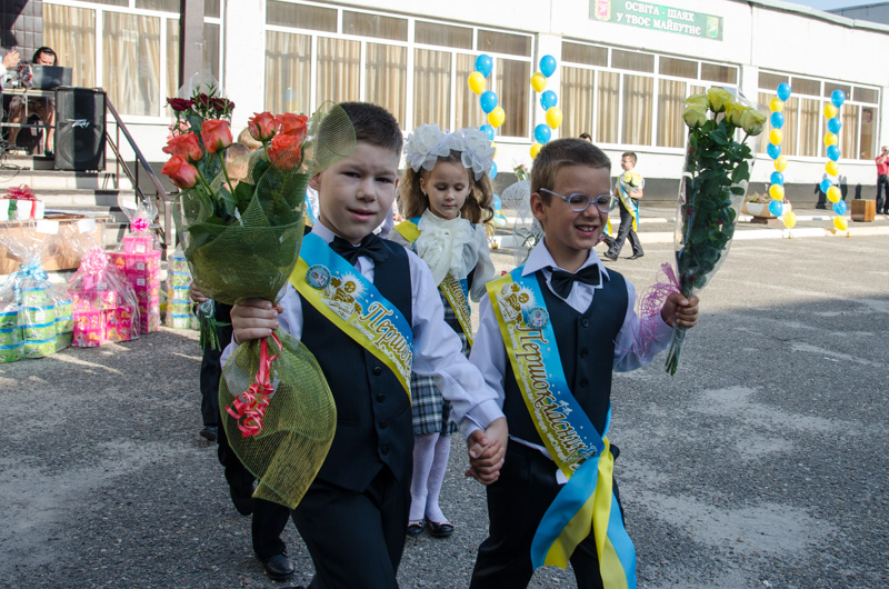 У харківських школах пройшли святкові перші лінійки