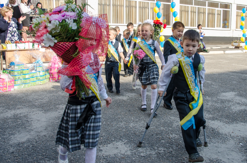 У харківських школах пройшли святкові перші лінійки