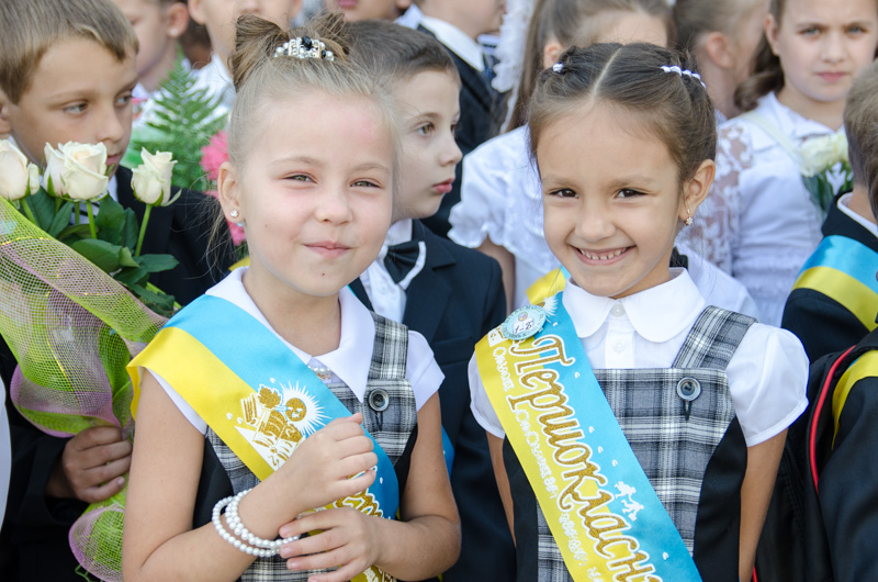 У харківських школах пройшли святкові перші лінійки